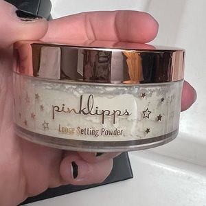 Loose setting powder